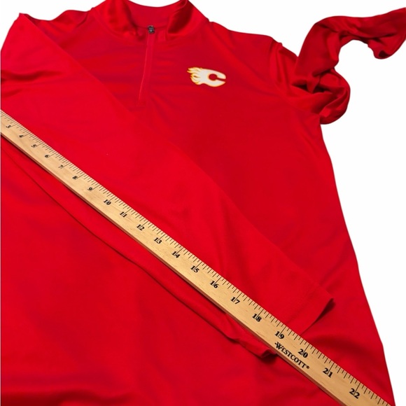 Calgary Flames Red Tribute Mens/Unisex
Quarter-Zip Pullover Top-Size Medium - Picture 4 of 6